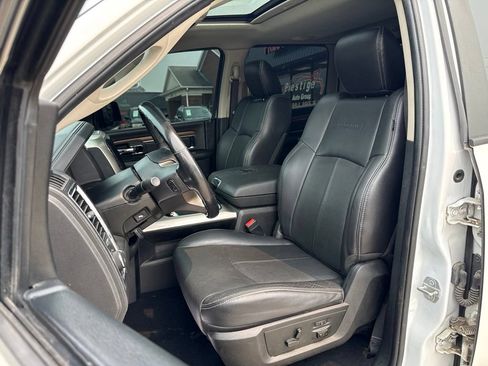 Used 2018 RAM 1500 Laramie w/ Convenience Group AWD/4WD image 2