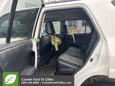 Used 2017 Toyota 4Runner SR5 Premium image 6