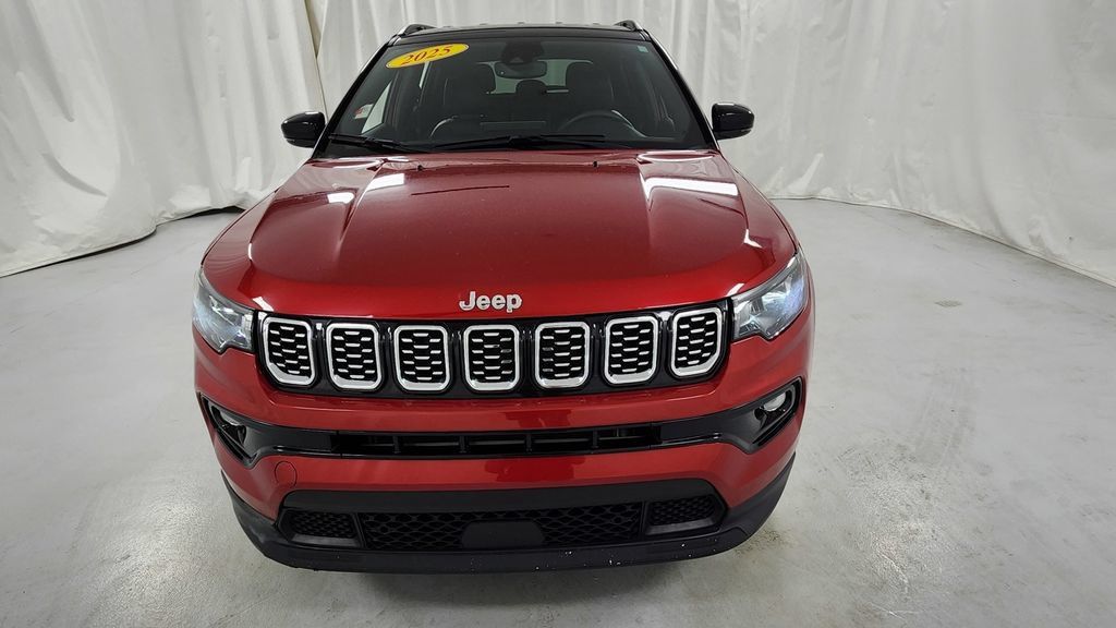 Used 2025 Jeep Compass Limited AWD/4WD image 8