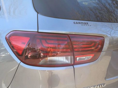 Used 2019 Kia Sorento AWD V6 image 28