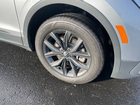 Used 2024 Volkswagen Tiguan SE AWD/4WD image 3