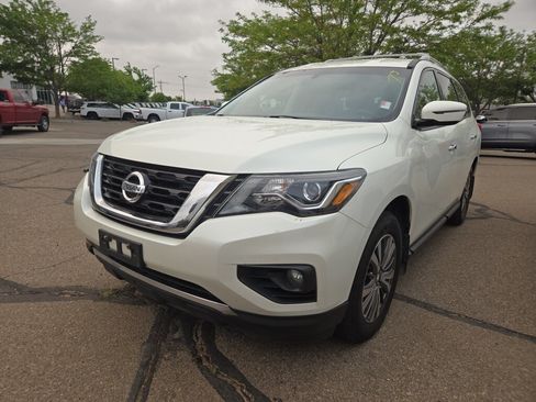 Used 2018 Nissan Pathfinder SV w/ Cargo Package AWD/4WD image 3