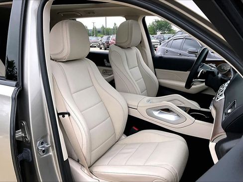 Used 2023 Mercedes-Benz GLS 450 4MATIC image 9