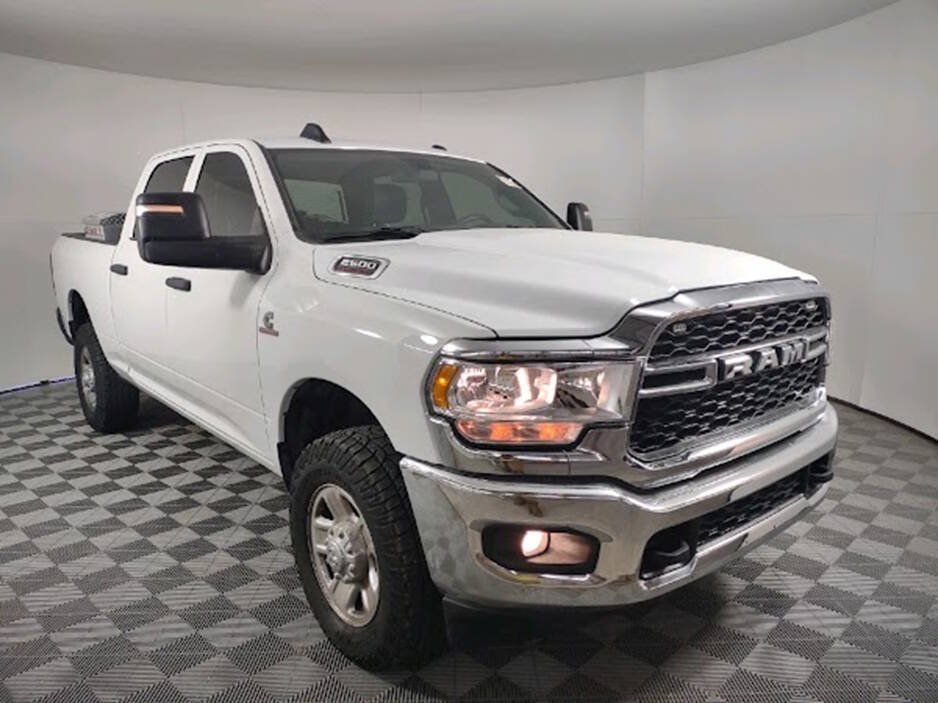 Used 2023 RAM 2500 Tradesman w/ Chrome Appearance Group AWD/4WD image 3