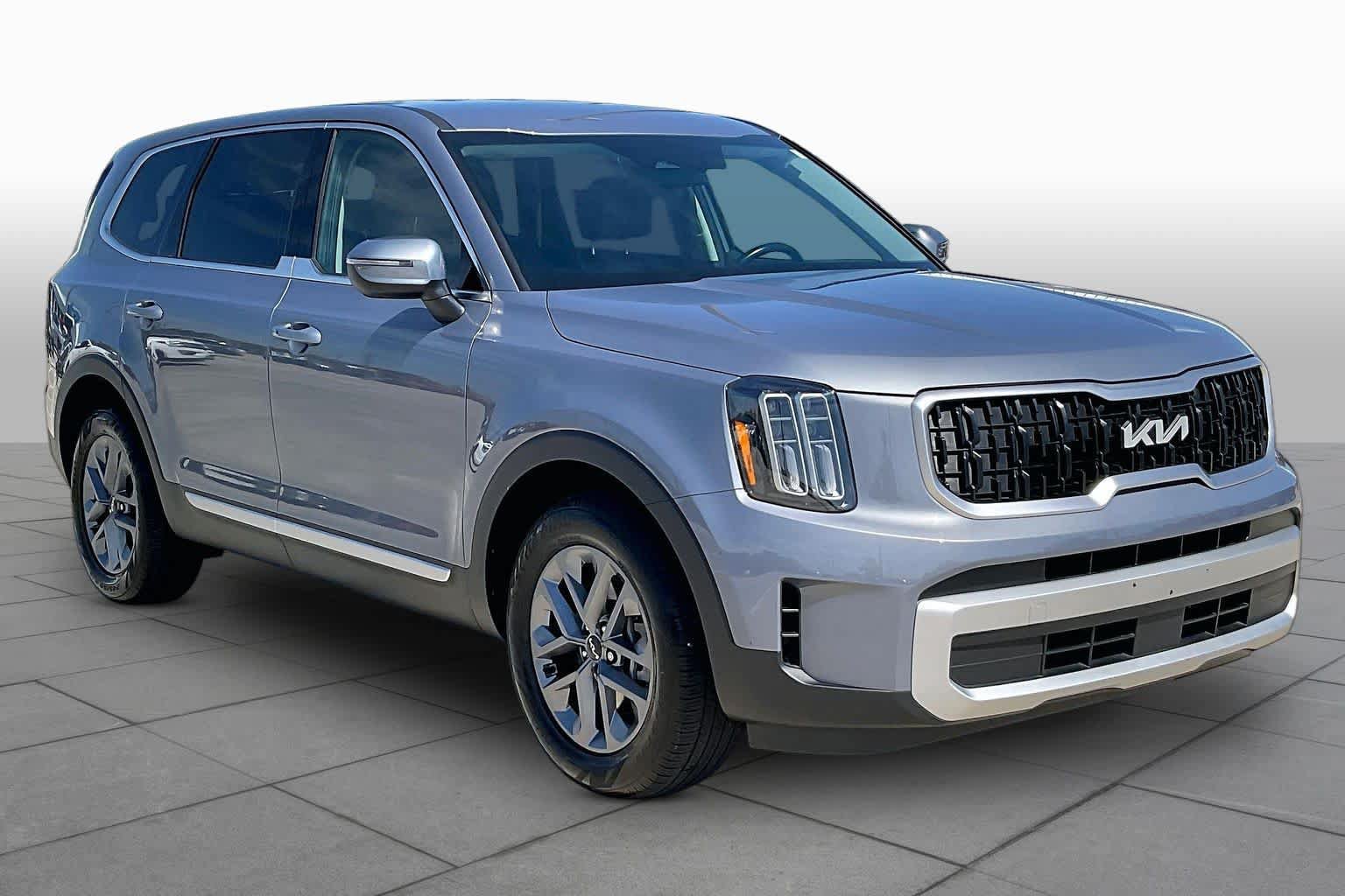 Used 2025 Kia Telluride LX FWD image 3