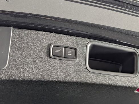 New 2026 Porsche Macan image 19