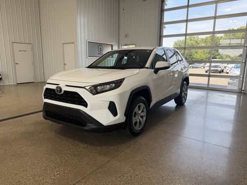Used 2022 Toyota RAV4 LE w/ Carpet Mat Package (TMS) AWD/4WD image 2