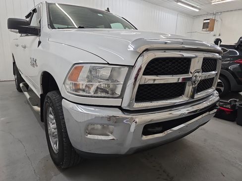Used 2015 RAM 2500 SLT w/ Luxury Group image 17