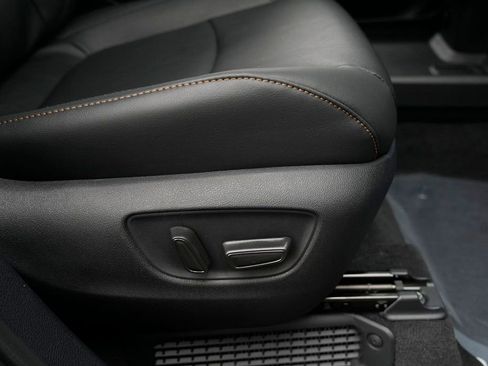 Used 2025 Toyota Sienna XLE Woodland Edition image 34