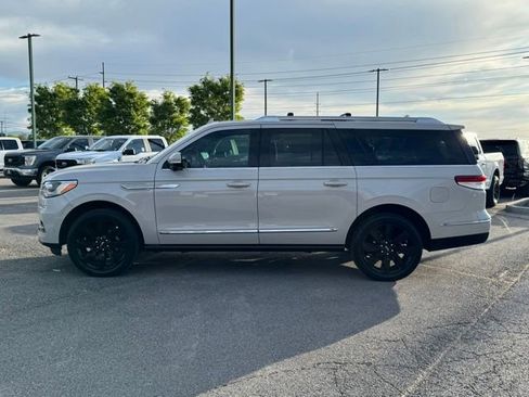 Used 2024 Lincoln Navigator L Reserve AWD/4WD image 6