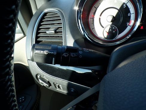 Used 2018 Dodge Grand Caravan SXT w/ Rear Park Assist Package image 18