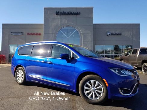 Used 2018 Chrysler Pacifica Touring-L image 1