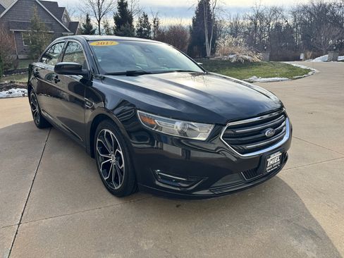 Used 2017 Ford Taurus SHO image 9