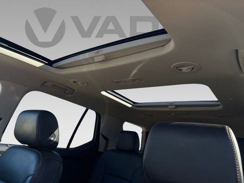 Used 2020 Chevrolet Traverse LT w/ LT Premium Package image 5