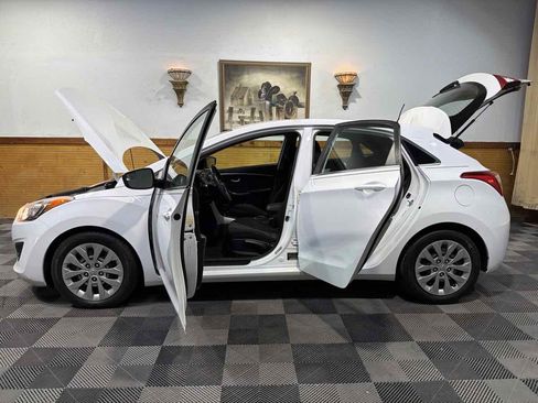 Used 2017 Hyundai Elantra GT image 12