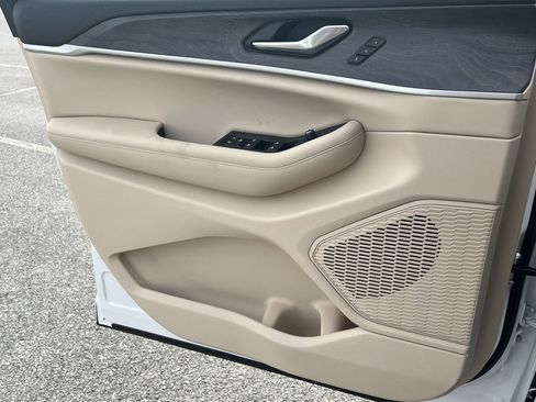 New 2025 Jeep Grand Cherokee Limited w/ Luxury Tech Group II image 17