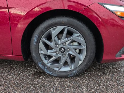 Used 2024 Hyundai Elantra Blue FWD image 11