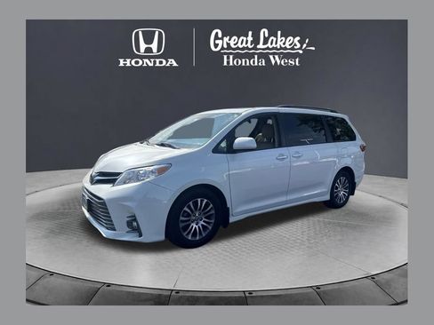 Used 2018 Toyota Sienna XLE Premium FWD image 1