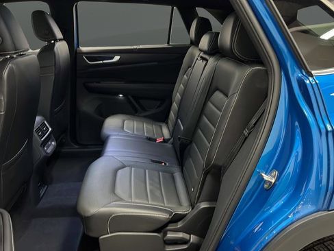 Used 2024 Volkswagen Atlas Cross Sport SEL R-Line AWD/4WD image 12