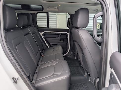 Used 2025 Land Rover Defender 110 S AWD/4WD image 31