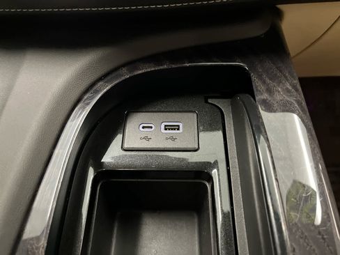 Used 2023 Cadillac Escalade Premium Luxury image 31