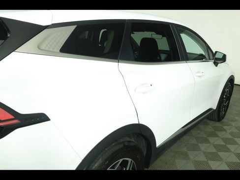 Used 2025 Kia Sportage LX FWD image 17