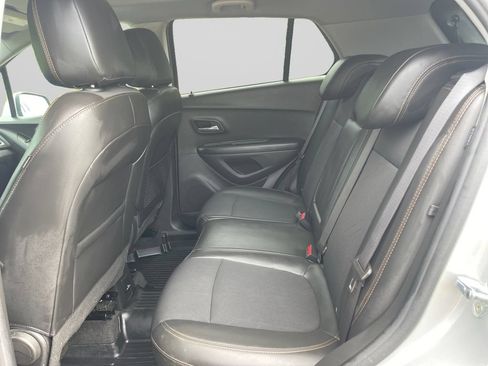 Used 2021 Chevrolet Trax LT w/ LT Convenience Package AWD/4WD image 17