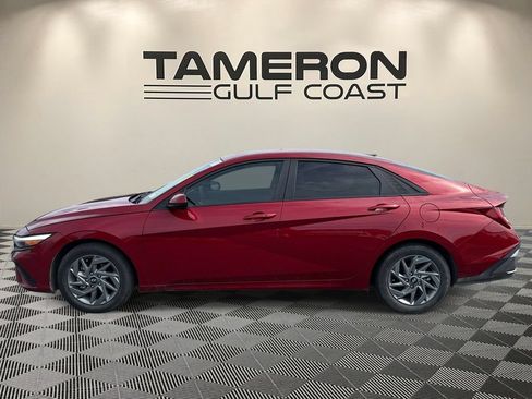Used 2025 Hyundai Elantra Hybrid FWD image 4