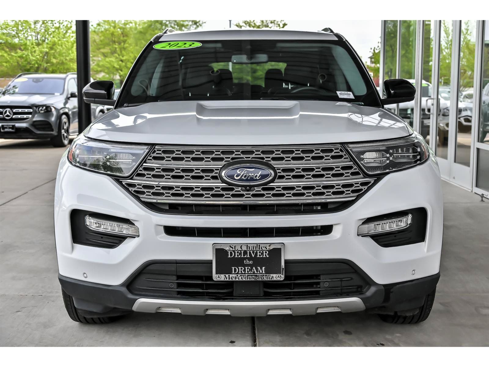 Used 2023 Ford Explorer Limited AWD/4WD image 4