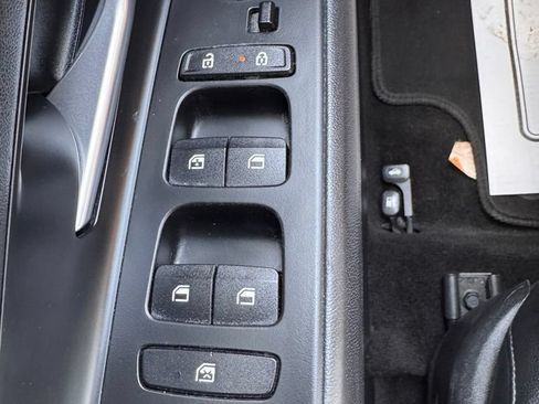 Used 2022 Hyundai Elantra Limited FWD image 23