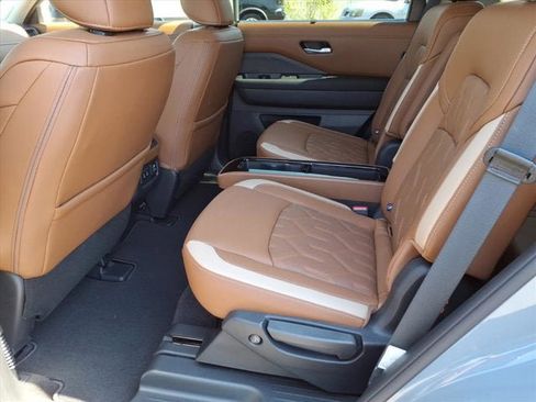 New 2026 Nissan Pathfinder Platinum AWD/4WD image 8