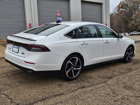 Used 2024 Honda Accord Sport image 4