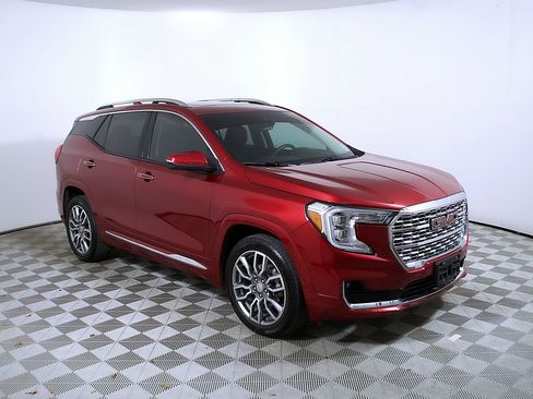 Used 2024 GMC Terrain Denali w/ Denali Premium Package AWD/4WD image 6
