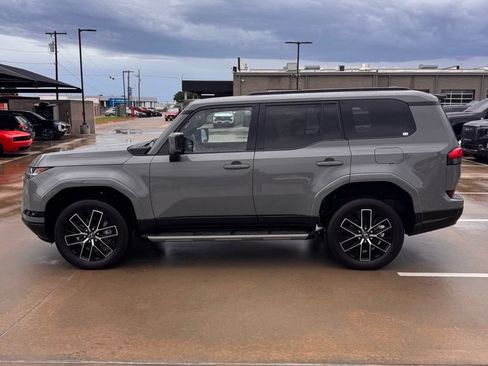 Used 2025 Lexus GX 550 w/ Accessory Package (2T) AWD/4WD image 4