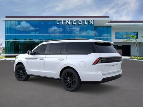 New 2025 Lincoln Navigator Reserve w/ Jet Appearance Package AWD/4WD image 4