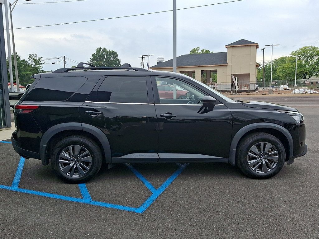 Used 2024 Nissan Pathfinder SV AWD/4WD image 10