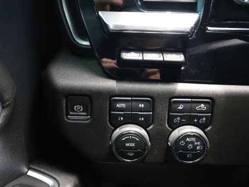 Used 2024 Chevrolet Silverado 2500 High Country w/ High Country Premium Package AWD/4WD image 15