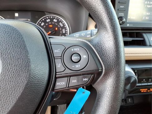 Used 2022 Toyota RAV4 LE FWD image 12