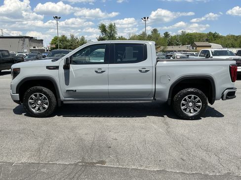 Used 2024 GMC Sierra 1500 AT4 w/ Technology Package AWD/4WD image 6