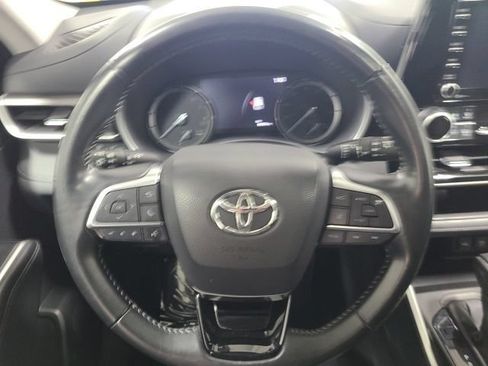 Used 2021 Toyota Highlander XLE AWD/4WD image 26