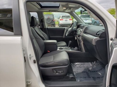 Used 2019 Toyota 4Runner SR5 Premium AWD/4WD image 17