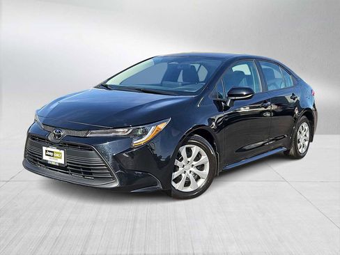 Used 2025 Toyota Corolla LE image 1