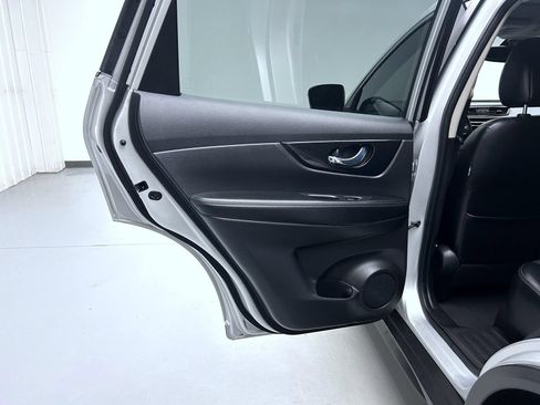 Used 2018 Nissan Rogue SL w/ Premium Package AWD/4WD image 20