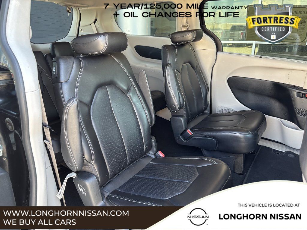 Used 2023 Chrysler Pacifica Touring-L FWD image 23
