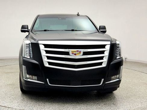 Used 2019 Cadillac Escalade Premium Luxury image 2
