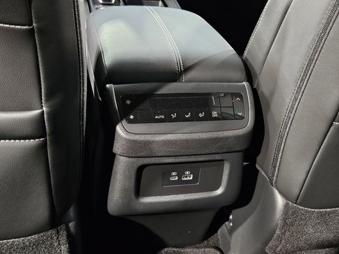 Used 2025 Nissan Pathfinder SL w/ Cargo Package image 36