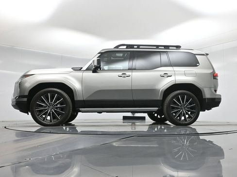 Used 2025 Lexus GX 550 w/ Accessory Package (2T) image 57