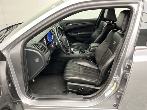 Used 2013 Chrysler 300 S image 3