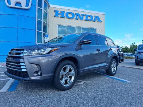 Used 2019 Toyota Highlander Limited FWD image 1