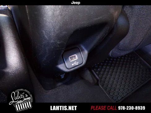 Certified 2020 Jeep Renegade Altitude w/ Cold Weather Group AWD/4WD image 16